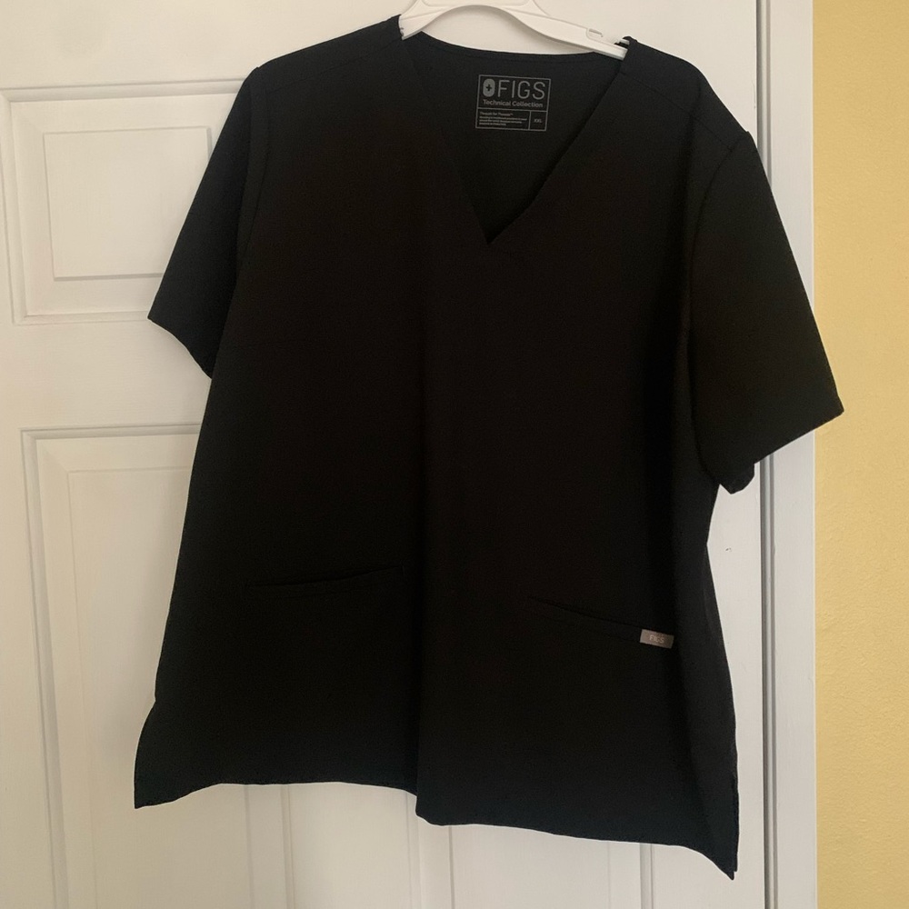 Figs 3-pocket Scrub Top